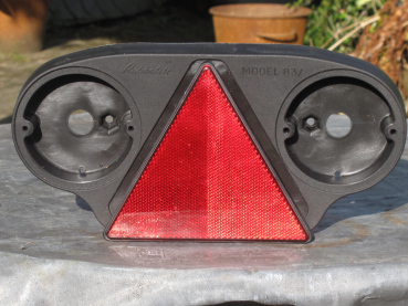 LED Rückleuchtenhalter mit Dreieckreflektor Modell 837 Rubbolite